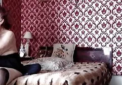 Những phim sec hoang thi linh con chó cái chị mình trên những giường với một màu hồng giả